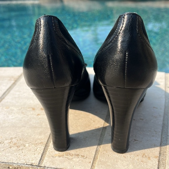 Black Pumps Size EU38 US7.5 Learher and Suede Bow Detail Front High Heel - Picture 6 of 12
